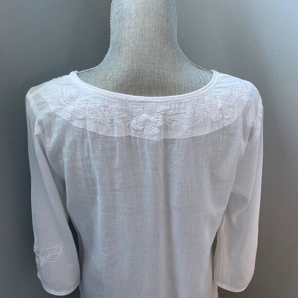 LIKE NEW Peppermint Bay White Cover Up - Picture 2 of 5